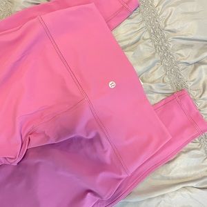 Pink lululemon wunder under leggings